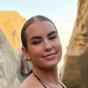 Emily Roberts / The Last Dinner Party / emilyrobertsguitarist nude photo #0003