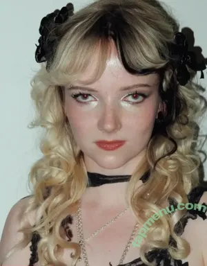 Emily Roberts / The Last Dinner Party / emilyrobertsguitarist nude photo #0020