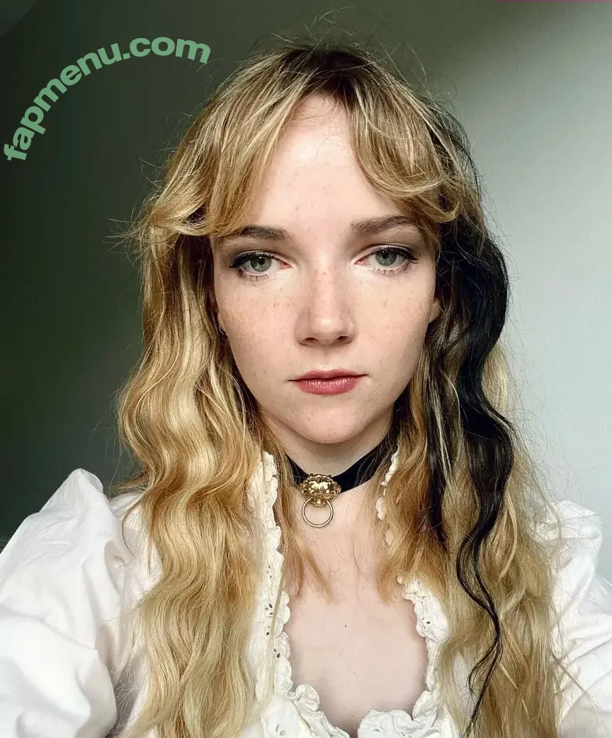 Emily Roberts nude photo #0004 (The Last Dinner Party / emilyrobertsguitarist)