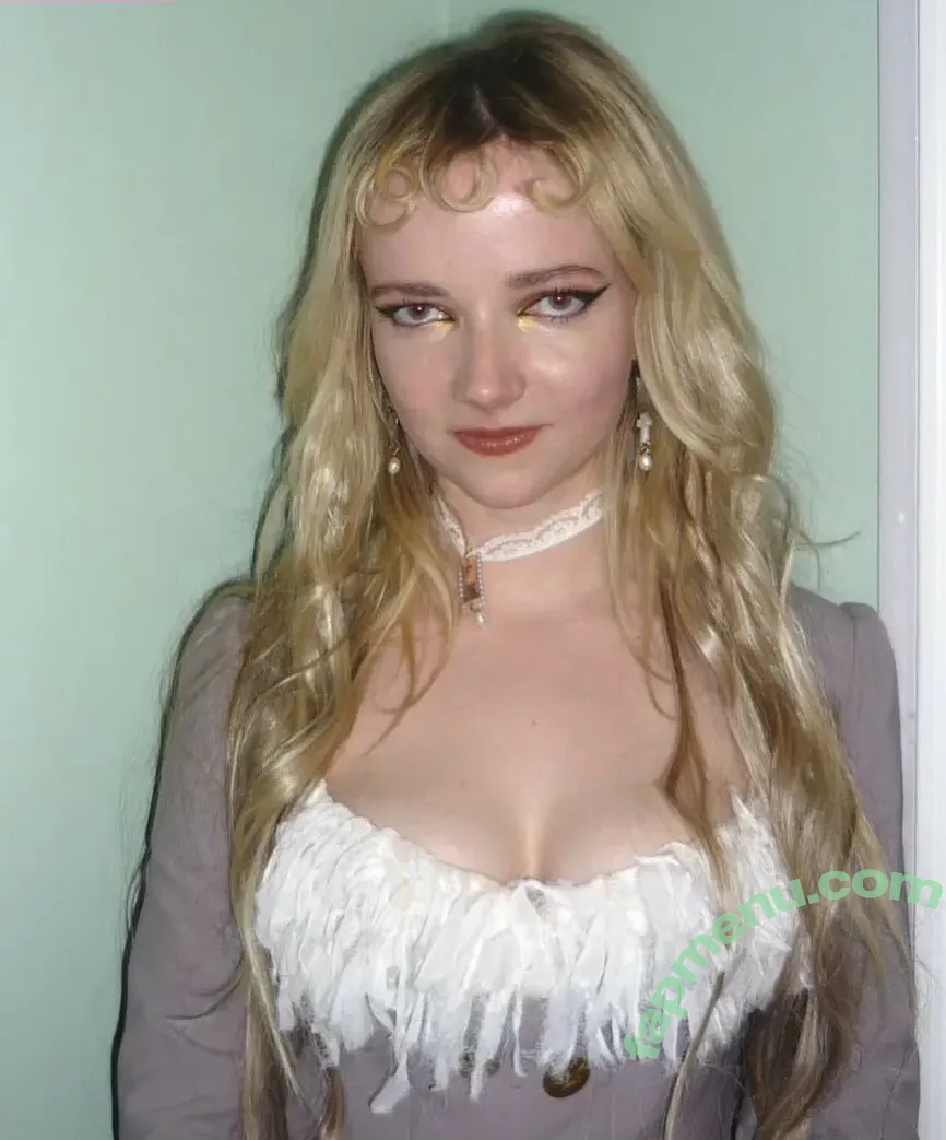 Emily Roberts nude photo #0013 (The Last Dinner Party / emilyrobertsguitarist)