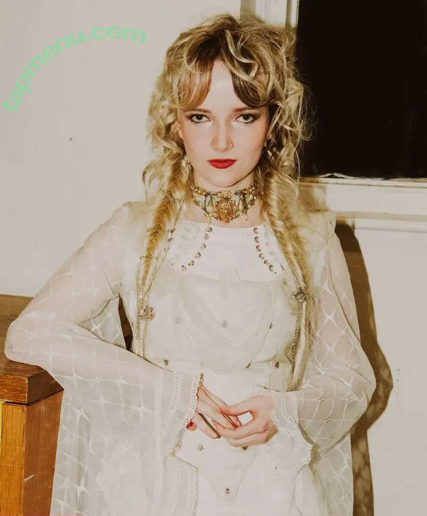 Emily Roberts nude photo #0014 (The Last Dinner Party / emilyrobertsguitarist)