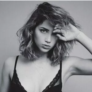 Emily Rudd / emilysteaparty nude photo #0183