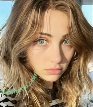Emily Rudd / emilysteaparty nude photo #0440