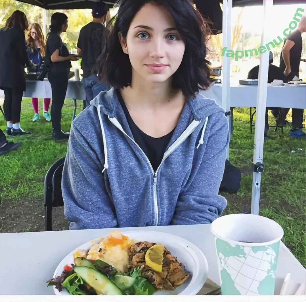 Emily Rudd nude photo #0001 (emilysteaparty)
