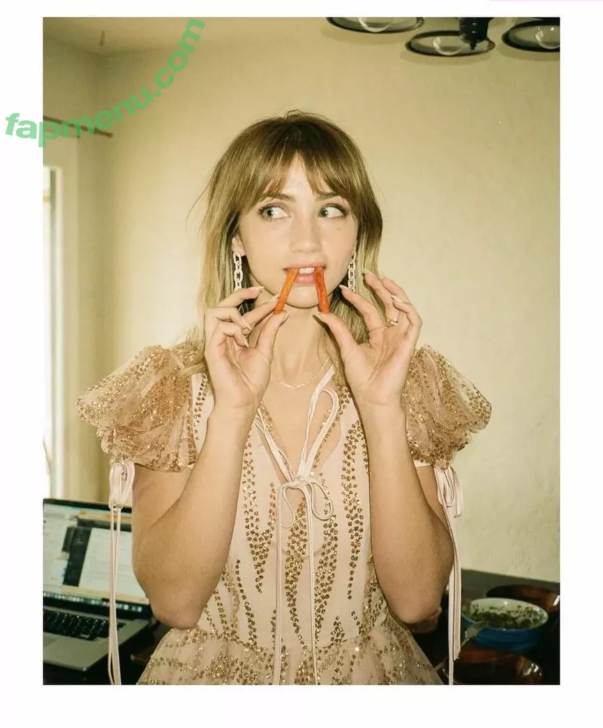 Emily Rudd nude photo #0002 (emilysteaparty)