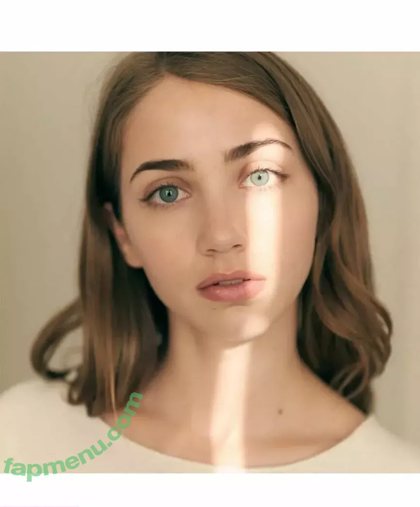 Emily Rudd nude photo #0084 (emilysteaparty)