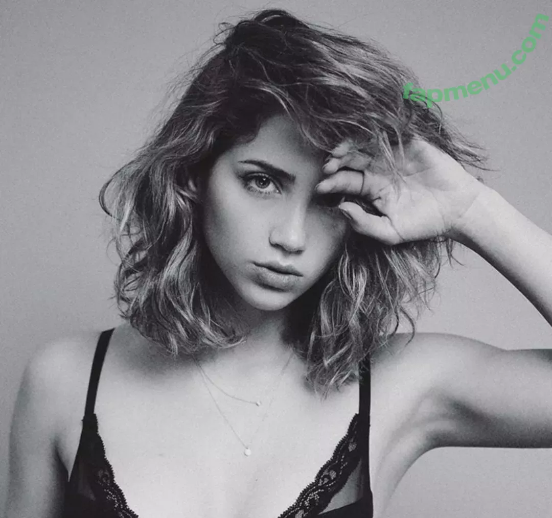 Emily Rudd nude photo #0108 (emilysteaparty)