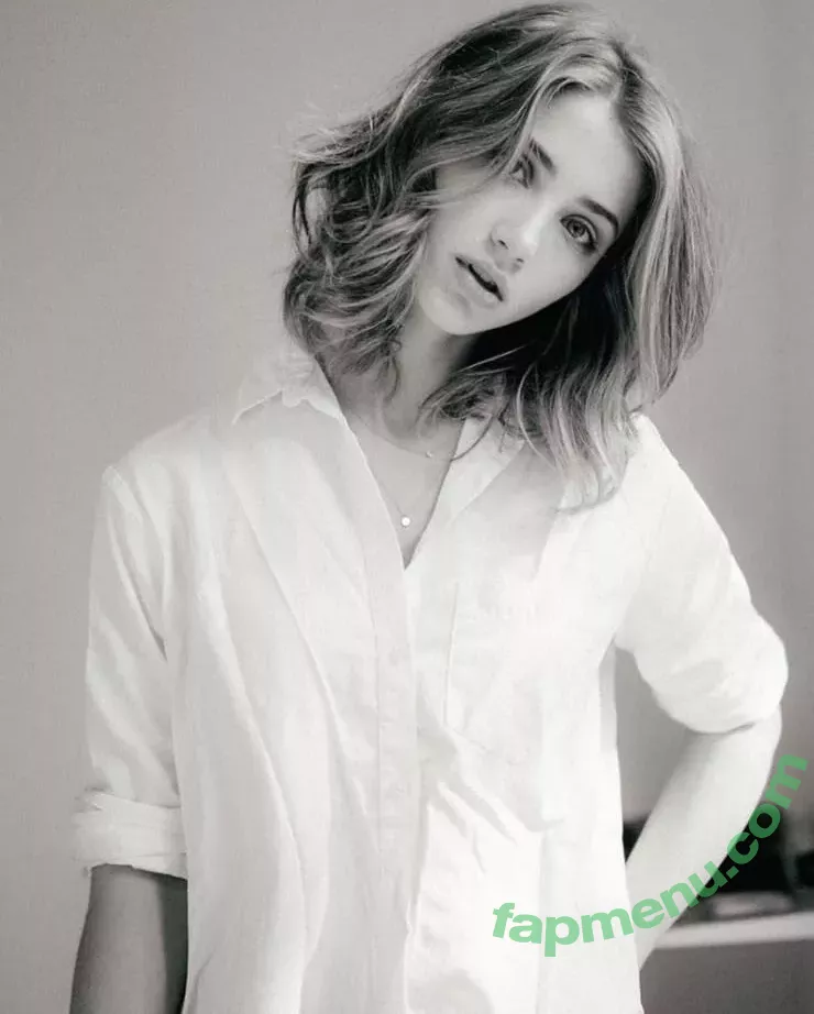 Emily Rudd nude photo #0215 (emilysteaparty)