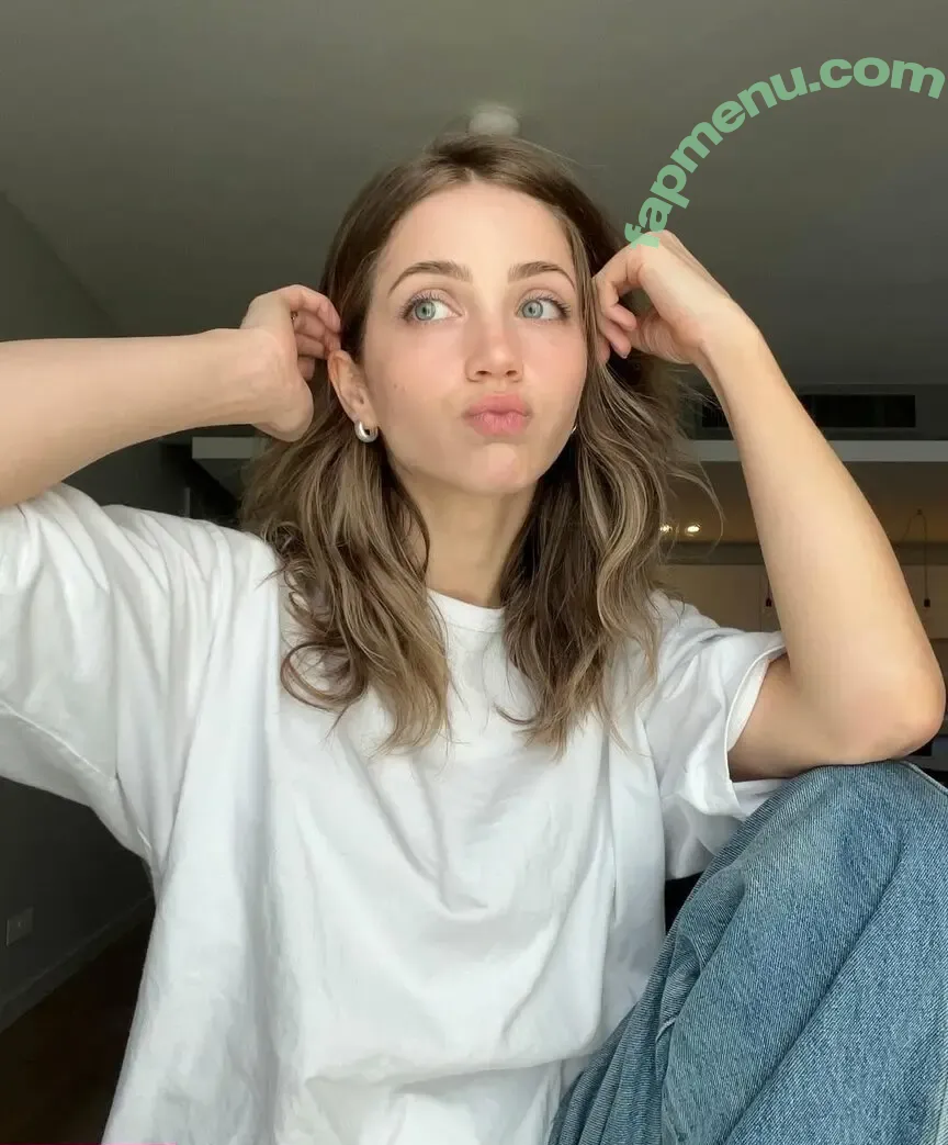 Emily Rudd nude photo #0422 (emilysteaparty)