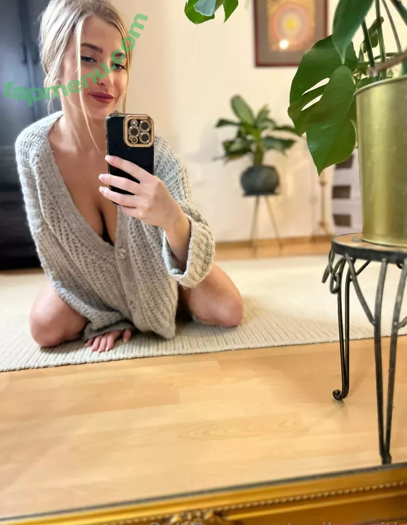 emily-smith nude photo #0002 (emilysmithtv)