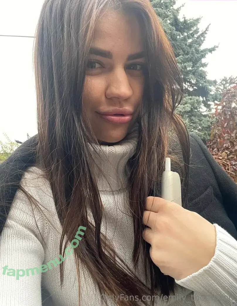 emily_thompson nude photo #0011 (emilythompsonflowers)