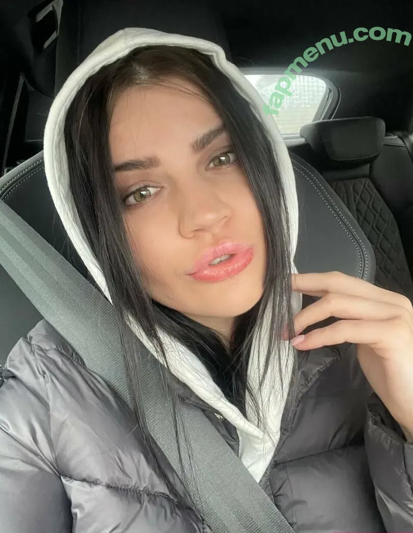 emily_thompson nude photo #0018 (emilythompsonflowers)