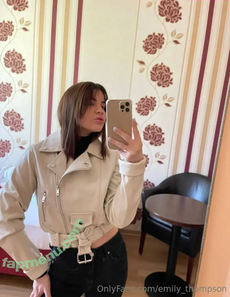 emily_thompson nude photo #0019 (emilythompsonflowers)