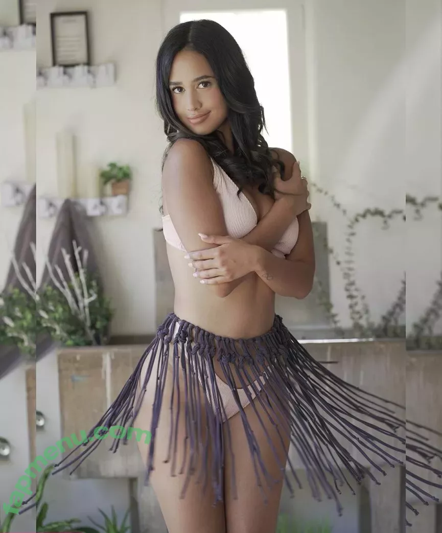 Emily Tosta nude photo #0224 ((Mayans M.C and PartyFive / Dominican Actress / emilytosta)