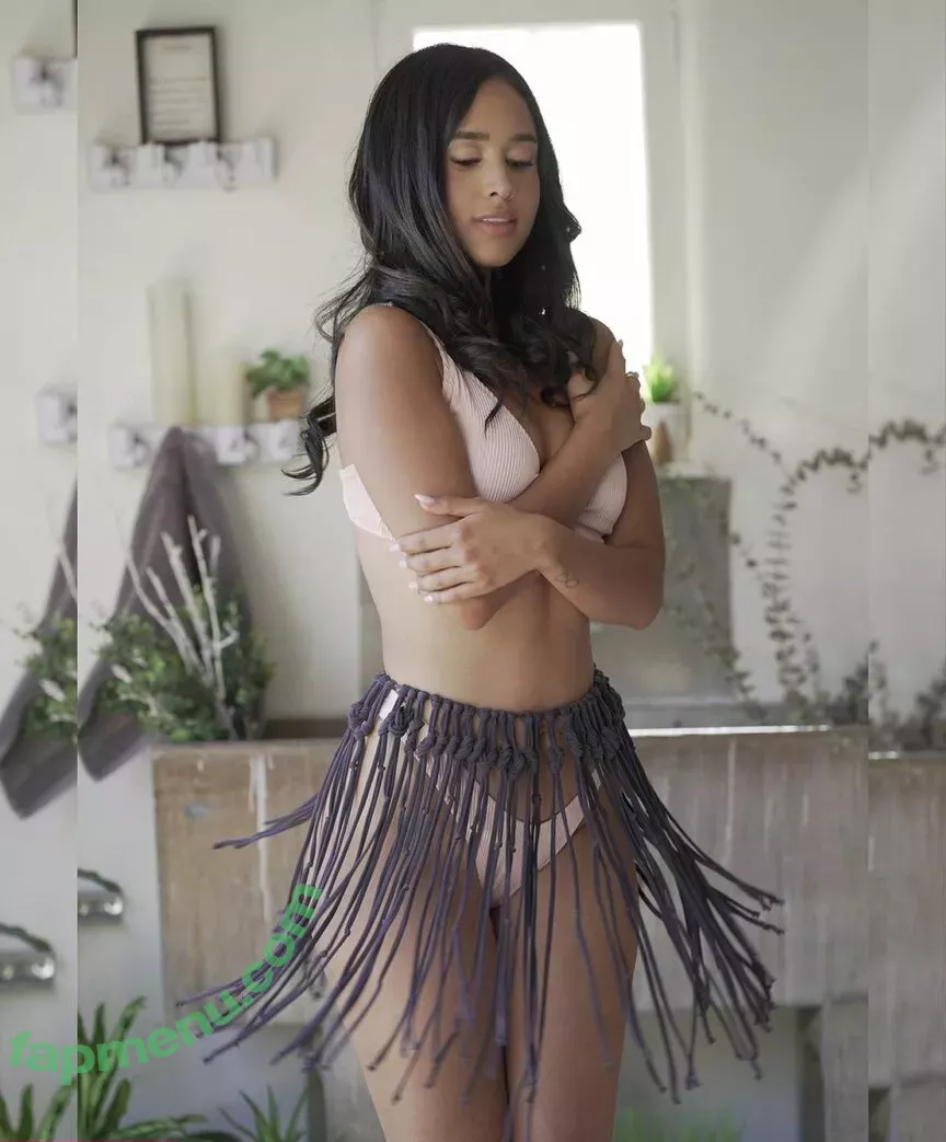 Emily Tosta nude photo #0225 ((Mayans M.C and PartyFive / Dominican Actress / emilytosta)