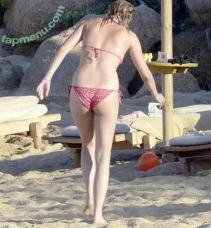 Emily VanCamp / emilyvancamp nude photo #0165