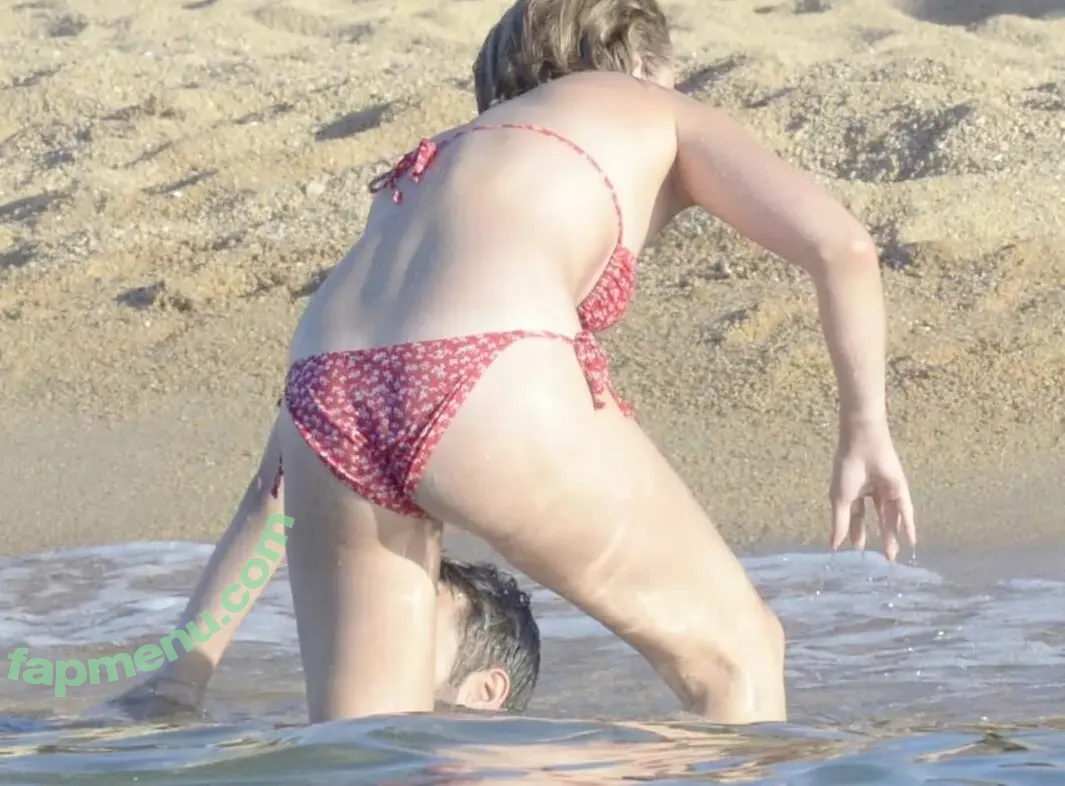 Emily VanCamp nude photo #0167 (emilyvancamp)