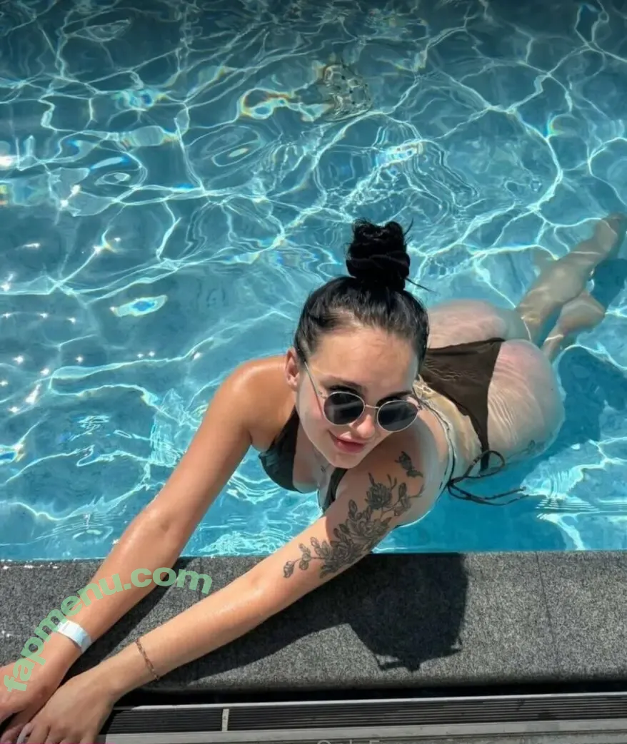 emily_vixen nude photo #0046 (emily_hutee)