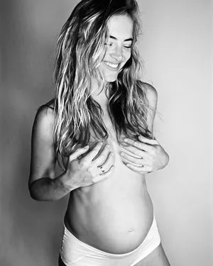 Emily Wickersham / emilywickersham nude photo #0001