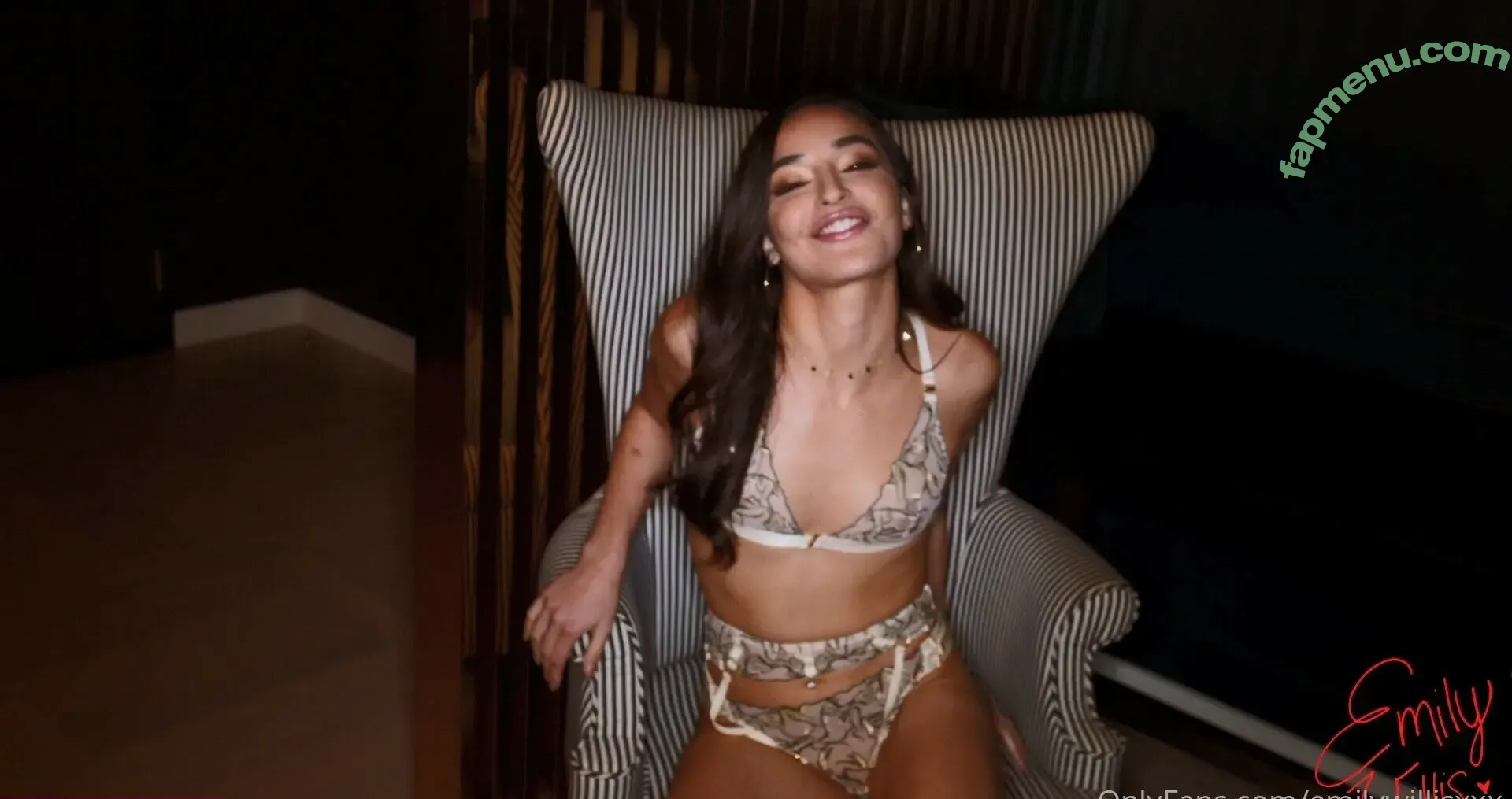 Emily Willis nude photo #3001 (emilywillisx3 / emilywillisxoxo / emilywillisxxx)