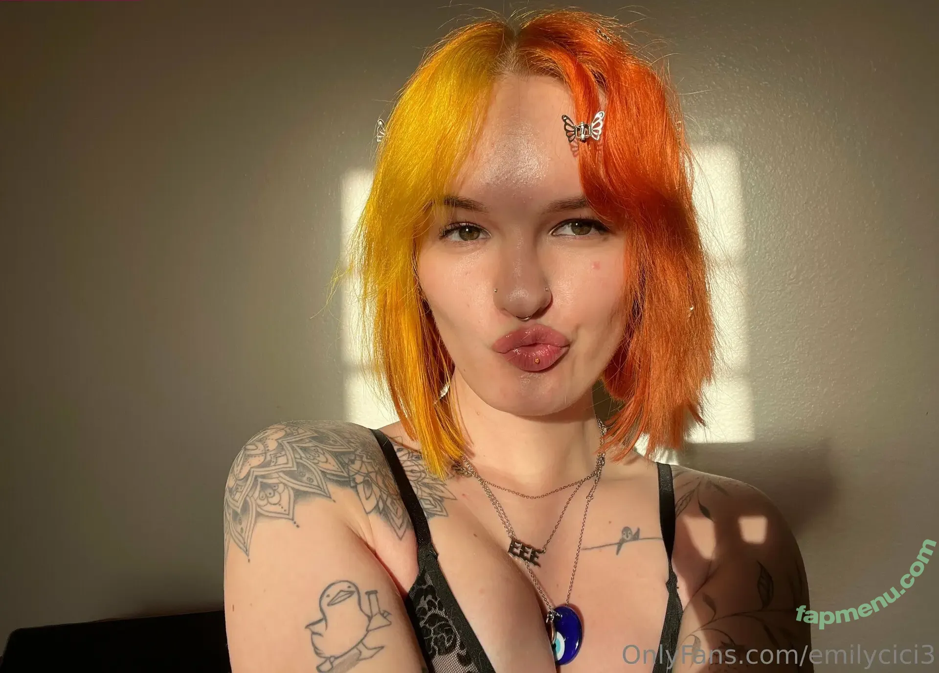 emilycici3 nude photo #0079 (3miilllyyyy)