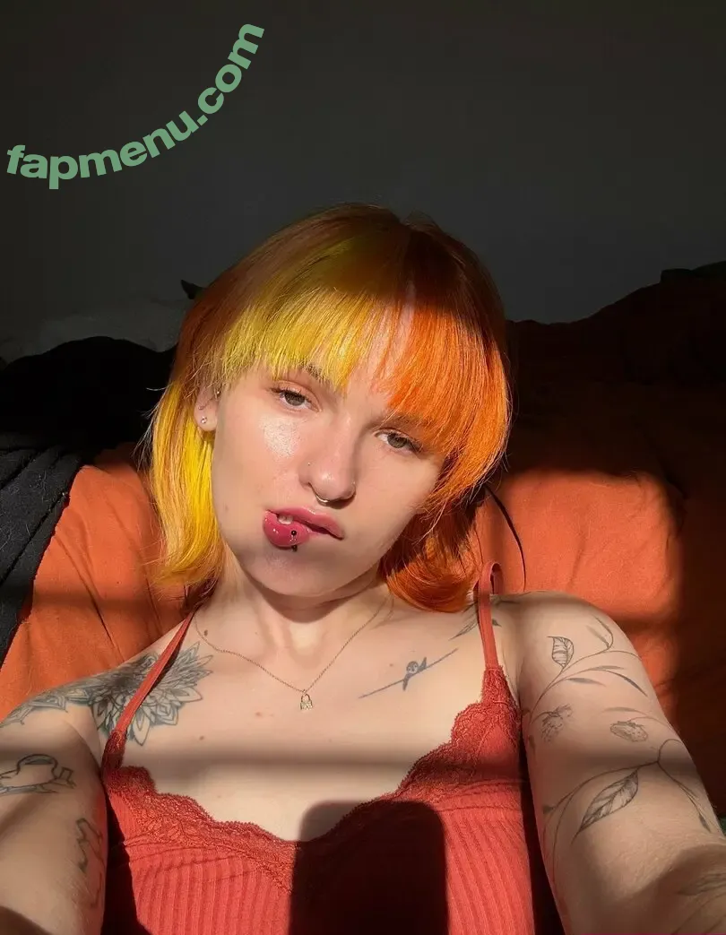 emilycici3 nude photo #0089 (3miilllyyyy)
