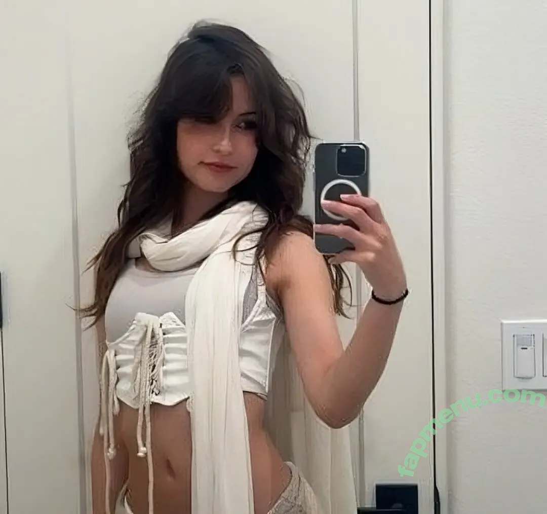 emilydaniellam nude photo #0014 (emilylynne / meilylol / valkyrae assistant)