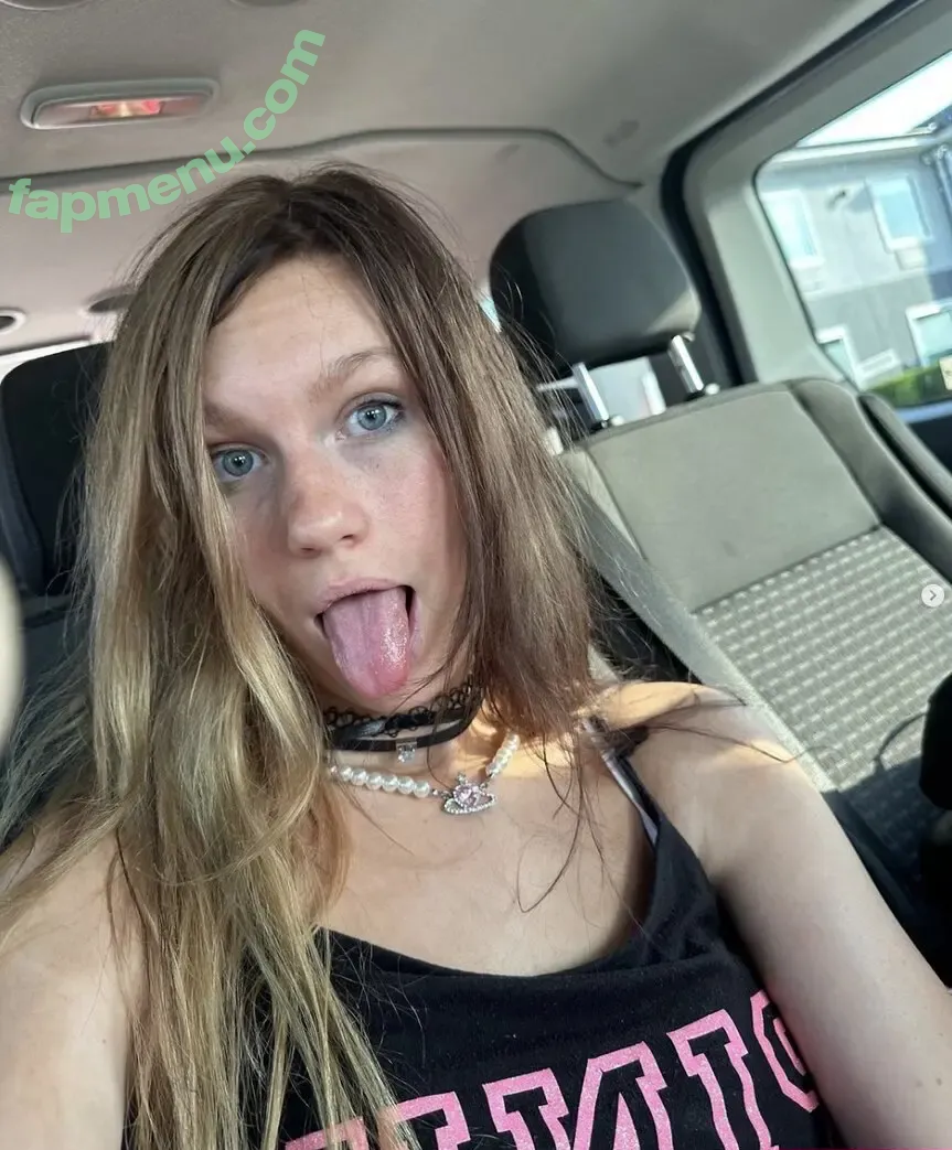 emilyghostgirl nude photo #0050 (emilyghostgirl18)