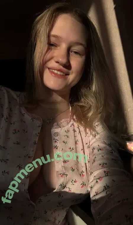 emilyhewell nude photo #0040 (emhellewell)