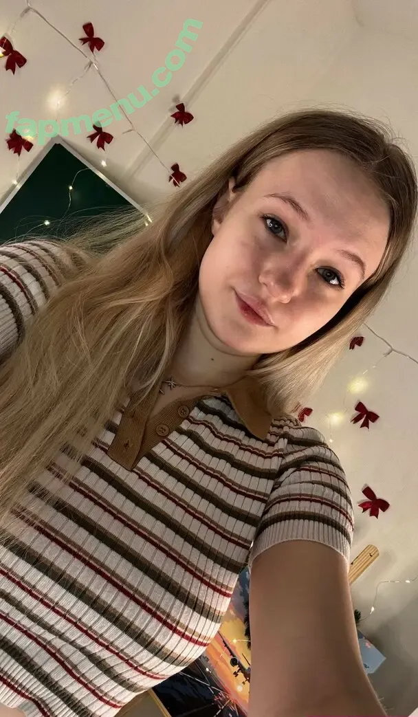 emilyhewell nude photo #0078 (emhellewell)