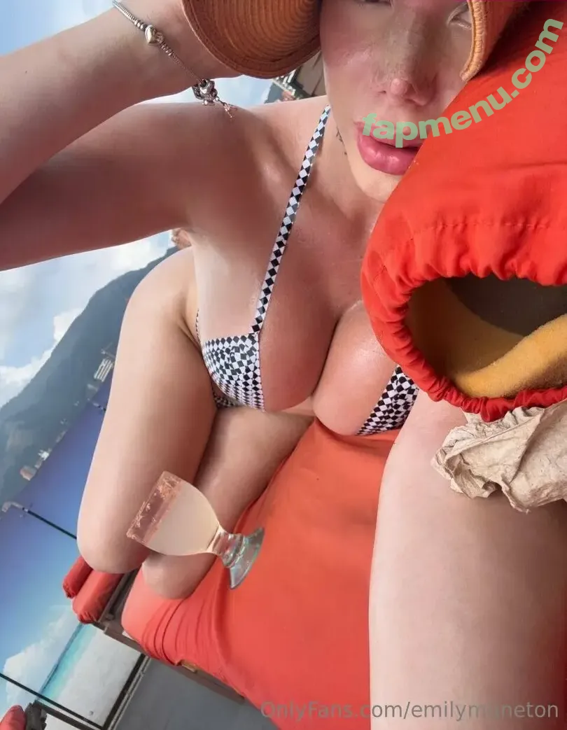 emilymuneton nude photo #0018 (munetonemily)