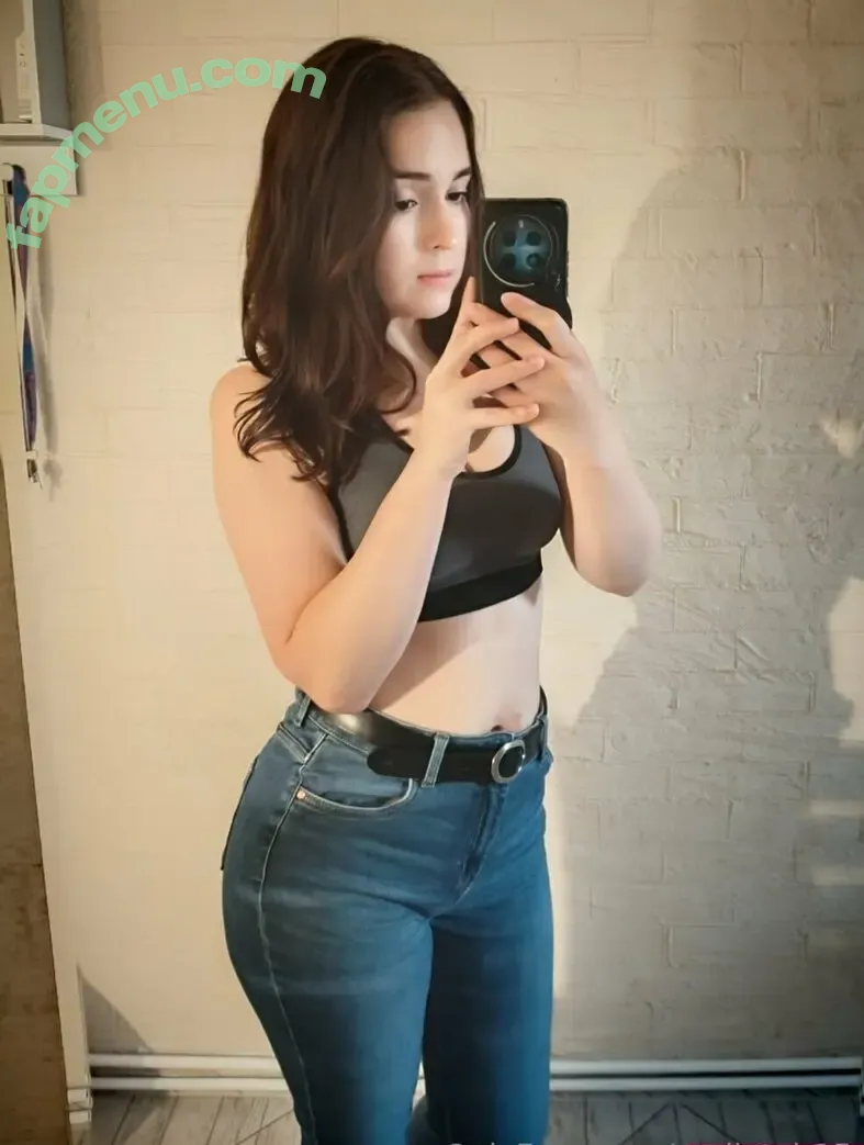 emilytoh25 nude photo #0002 (extra.emily)