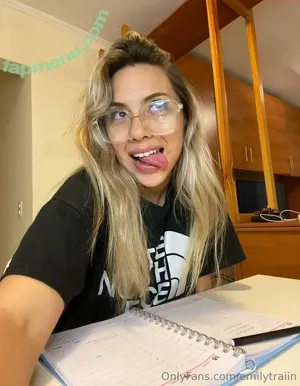 emilytraiin / emily_trains nude photo #0001