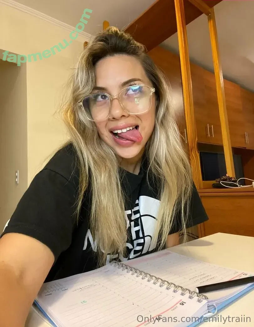 emilytraiin nude photo #0001 (emily_trains)