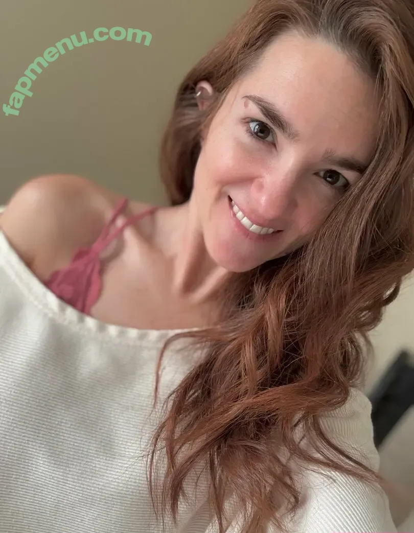 emilywifelife nude photo #0001 (emily.feld)