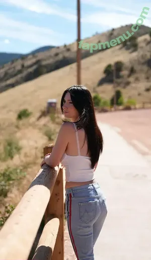 emilyxlovelyfree / srrrslyemily nude photo #0008