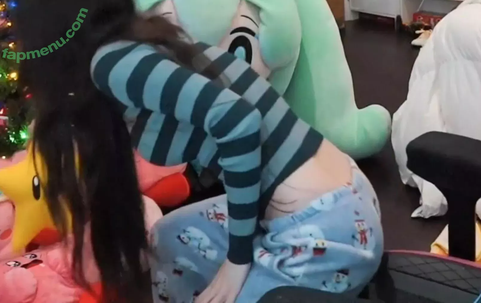 Emiru nude photo #2130 (emiru.jpg)