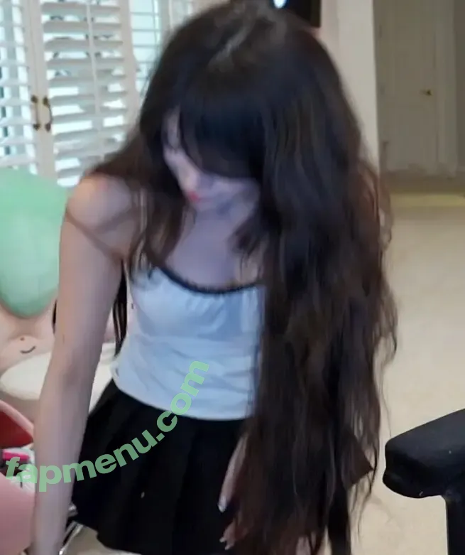 Emiru nude photo #2573 (emiru.jpg)