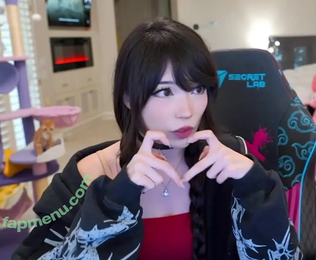 Emiru nude photo #2615 (emiru.jpg)