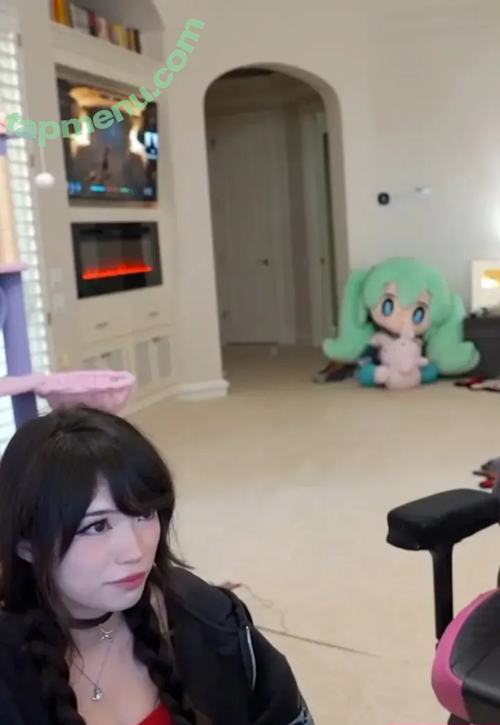 Emiru nude photo #2618 (emiru.jpg)