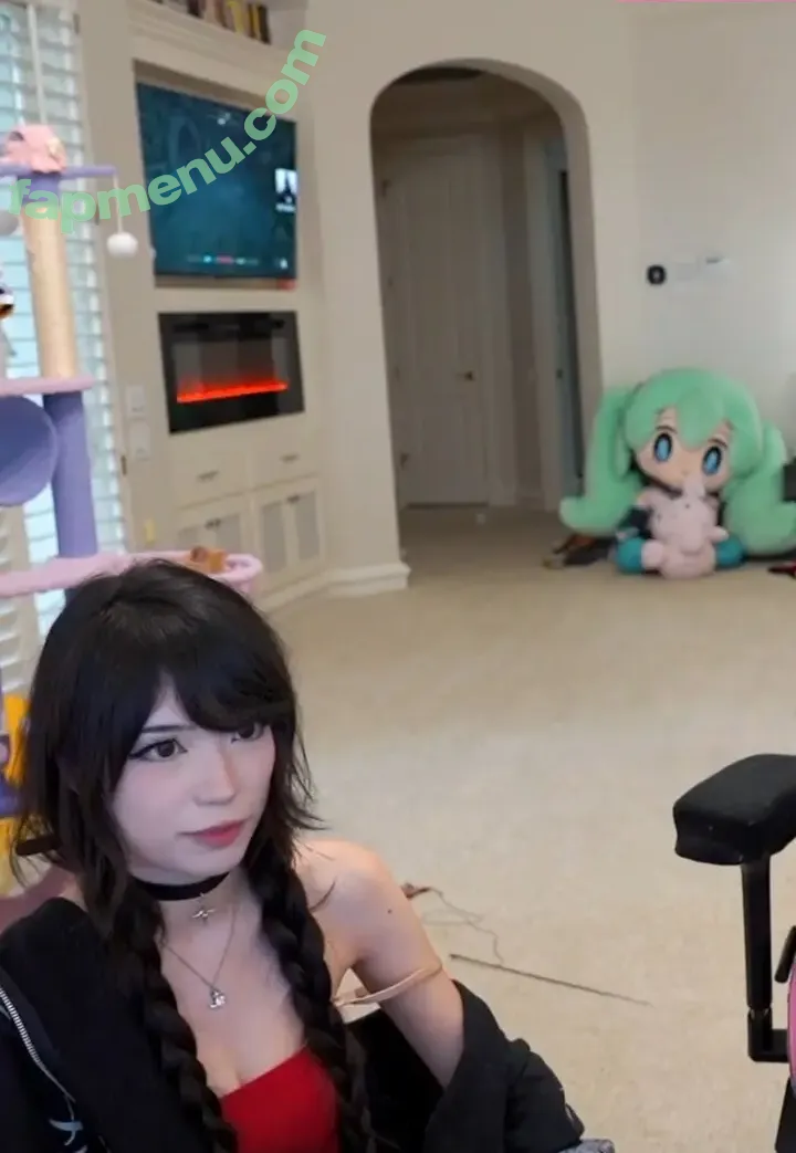 Emiru nude photo #2620 (emiru.jpg)