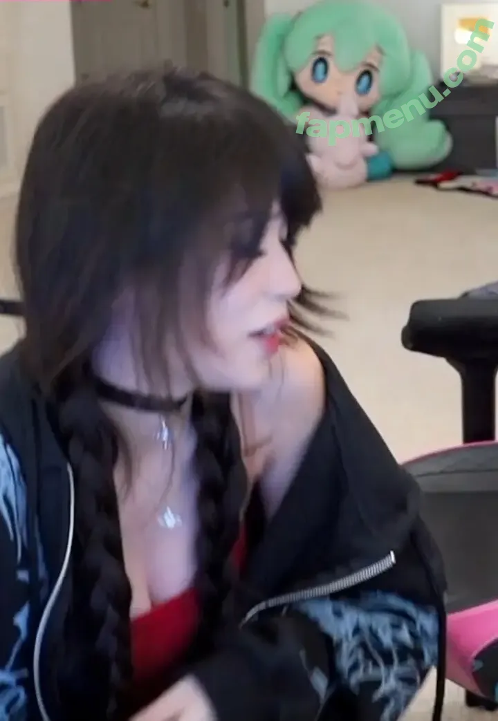 Emiru nude photo #2627 (emiru.jpg)