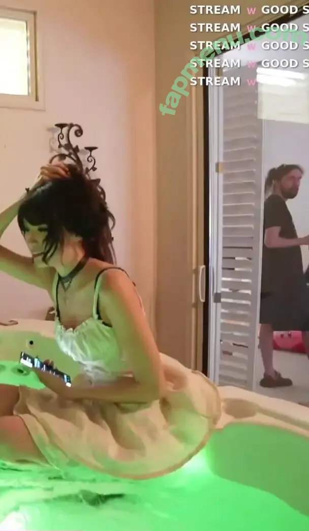 Emiru nude photo #2650 (emiru.jpg)