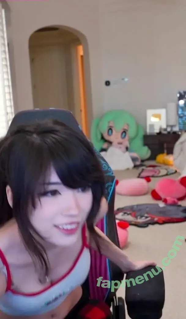 Emiru nude photo #2664 (emiru.jpg)