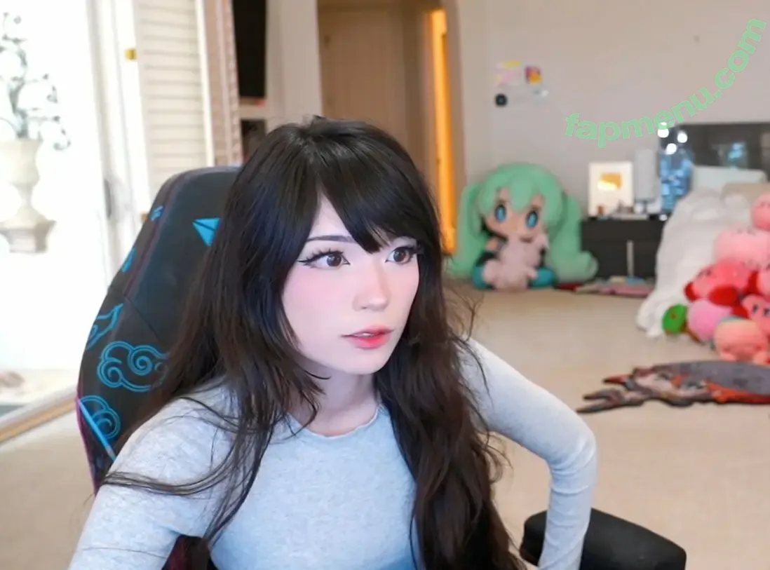 Emiru nude photo #2696 (emiru.jpg)