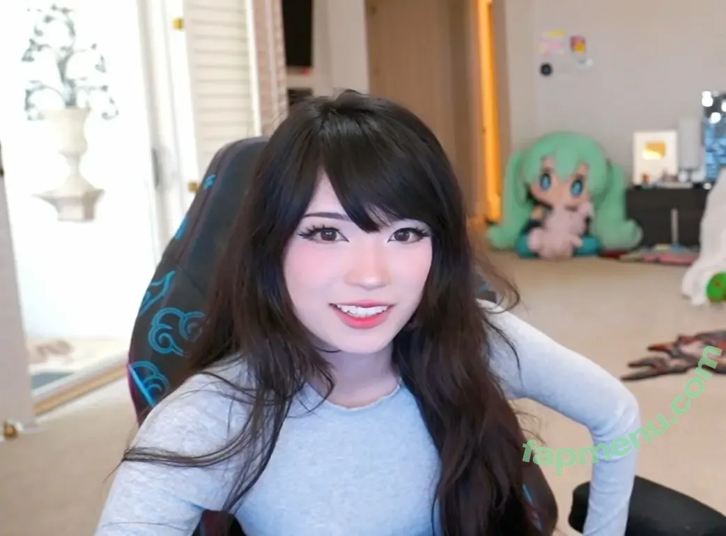 Emiru nude photo #2698 (emiru.jpg)