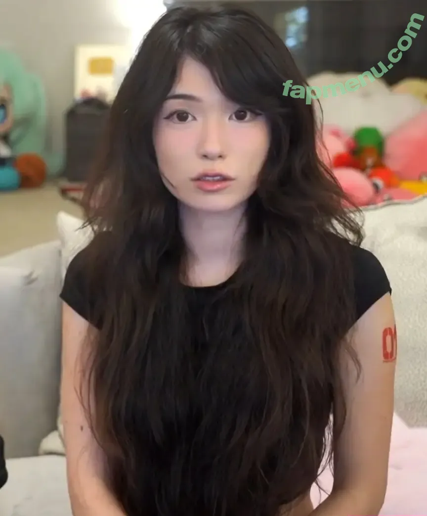 Emiru nude photo #2918 (emiru.jpg)