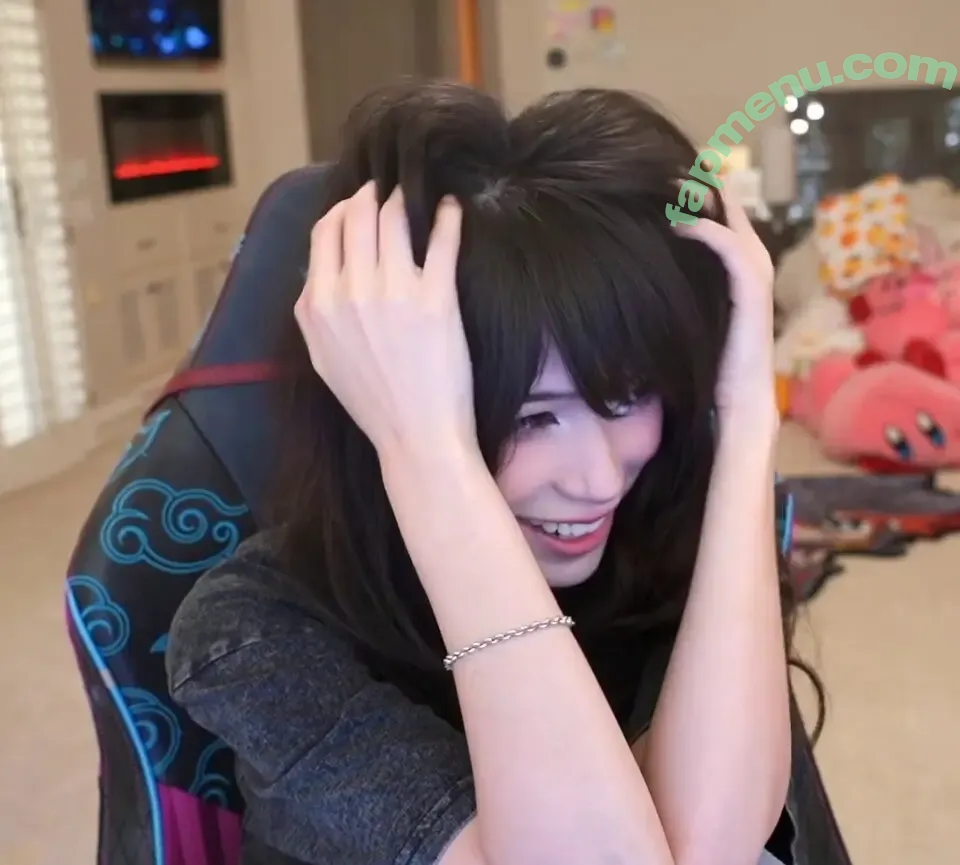 Emiru nude photo #2932 (emiru.jpg)