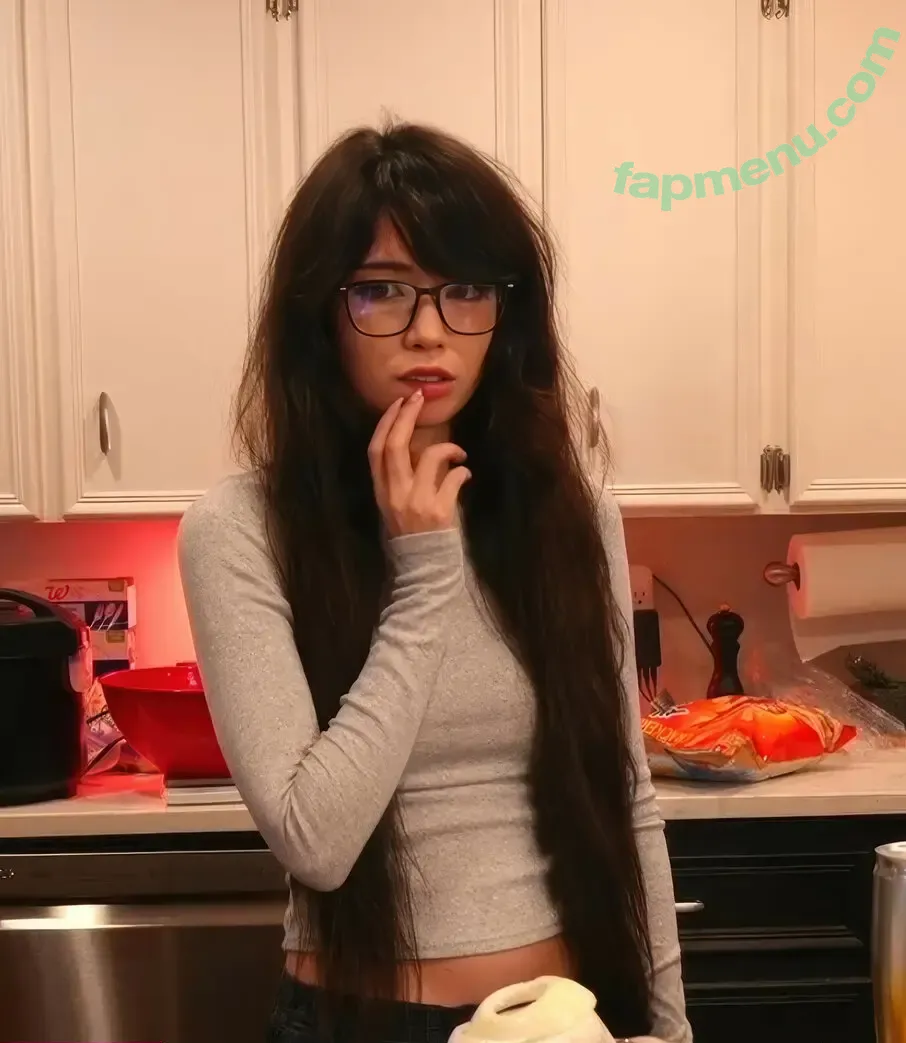 Emiru nude photo #2984 (emiru.jpg)