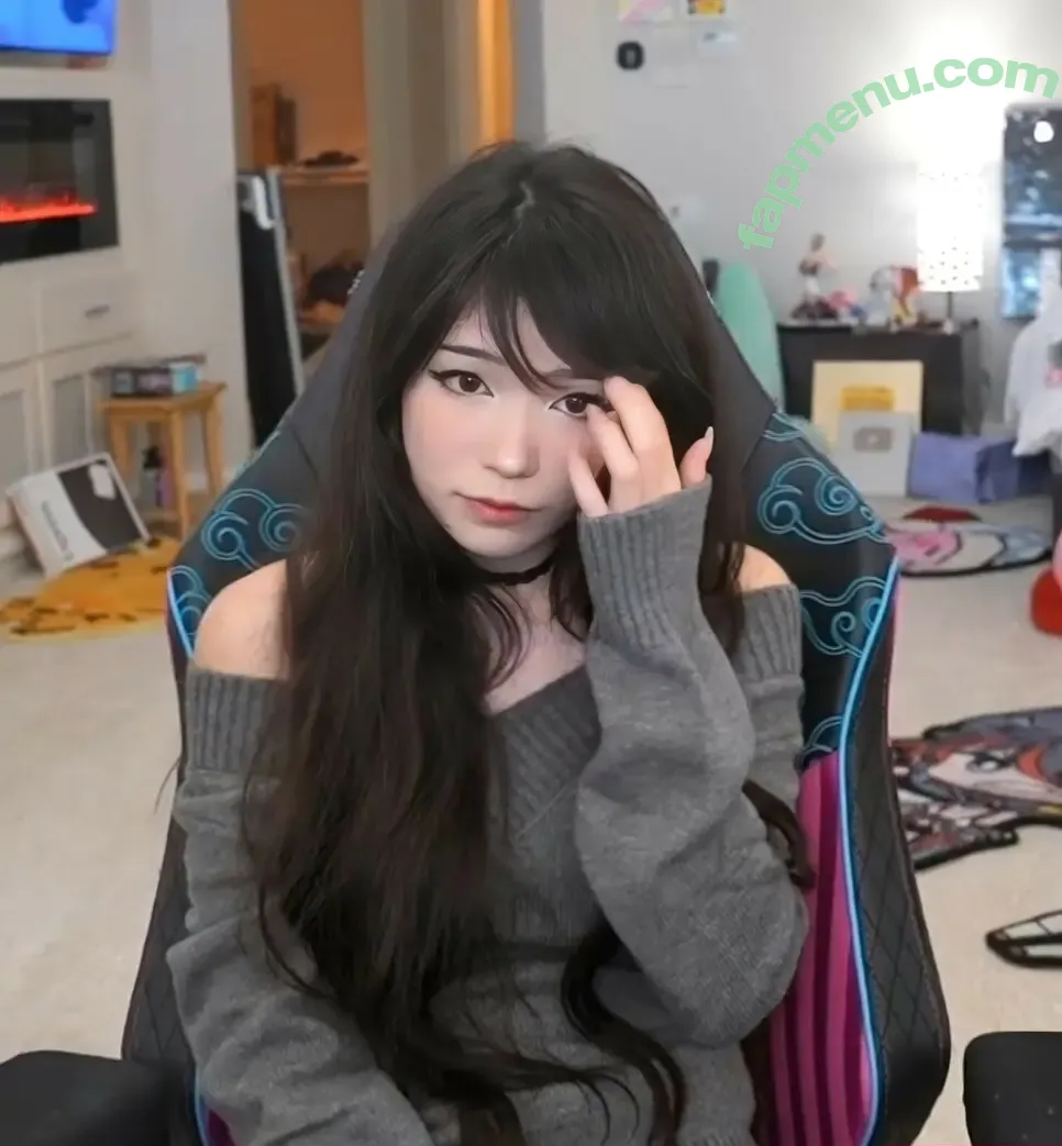 Emiru nude photo #3000 (emiru.jpg)